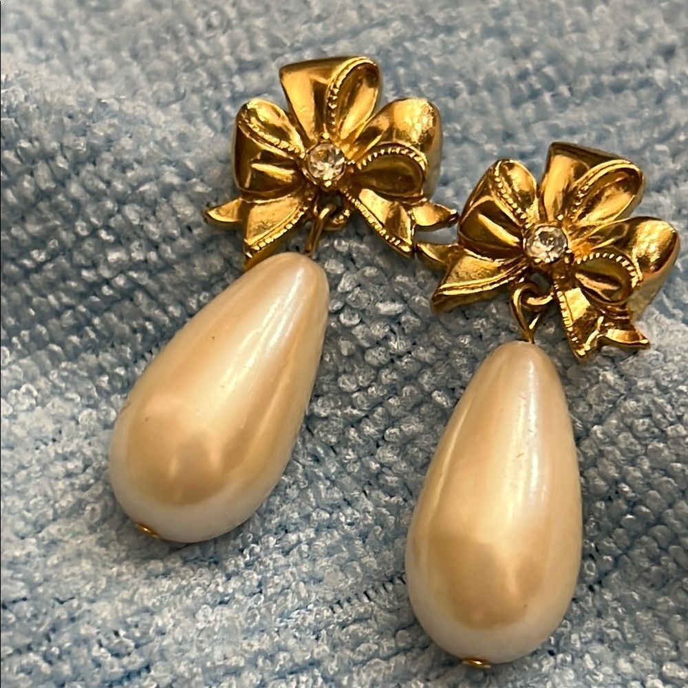 Elegant Gold and Cream Bow Earrings
